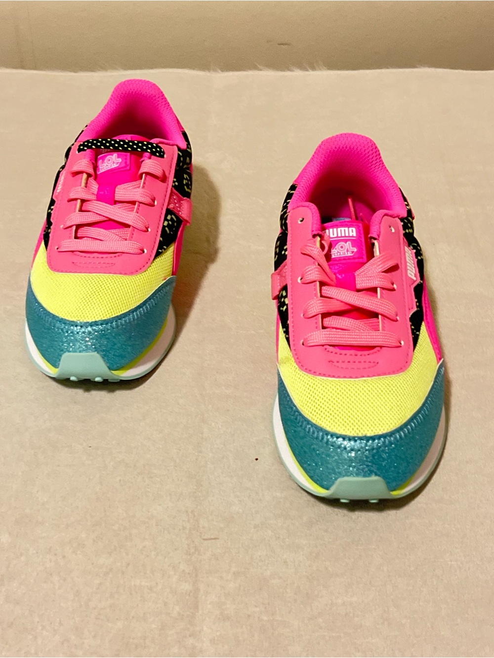 Puma x L.O.L. Surprise Girls Multicolor Fashion Sneakers Size 3 New in Box - Picture 3 of 12